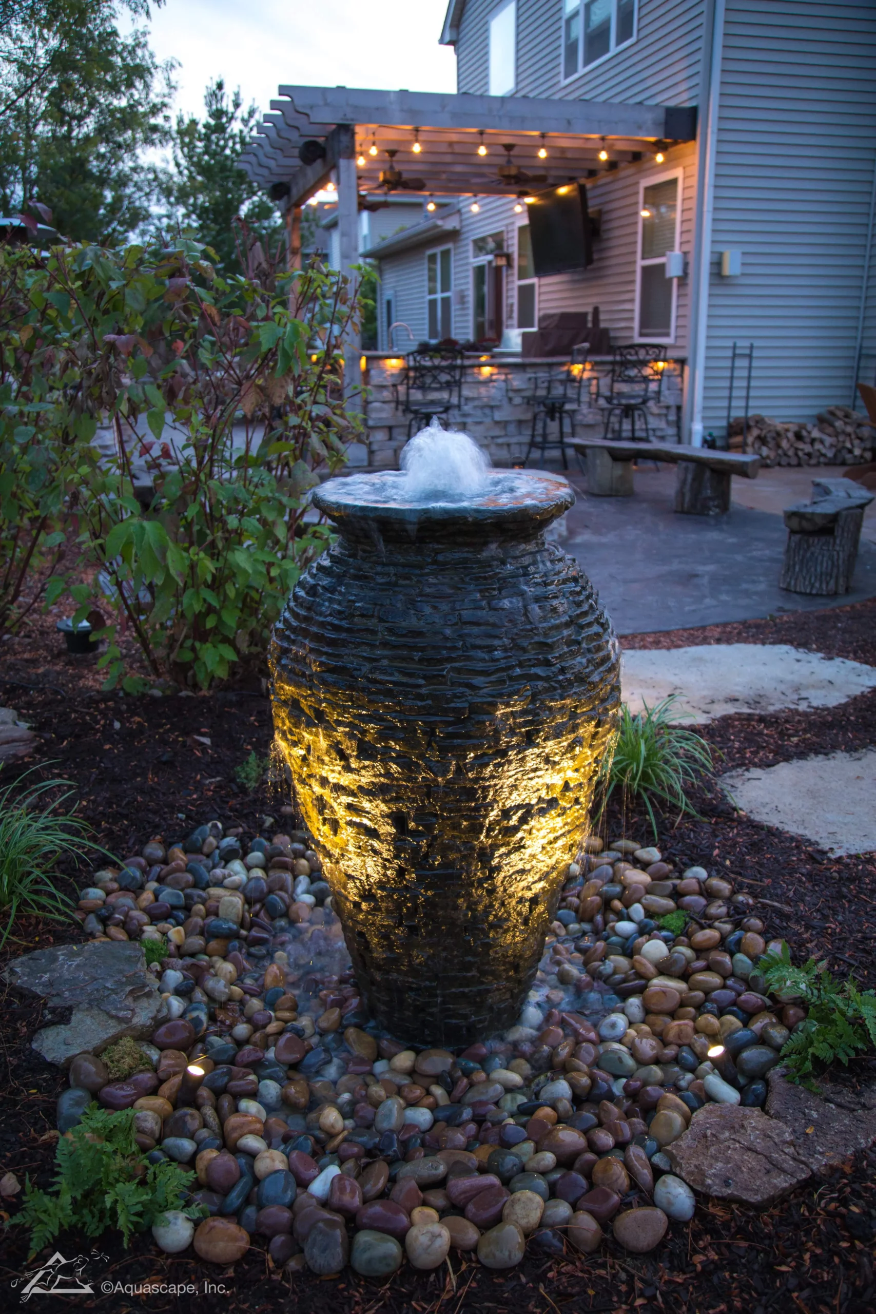 https://www.seedsofnaturewatergardens.com/wp-content/uploads/2023/03/Fountain-Lights-Medford-Oregon-scaled.webp